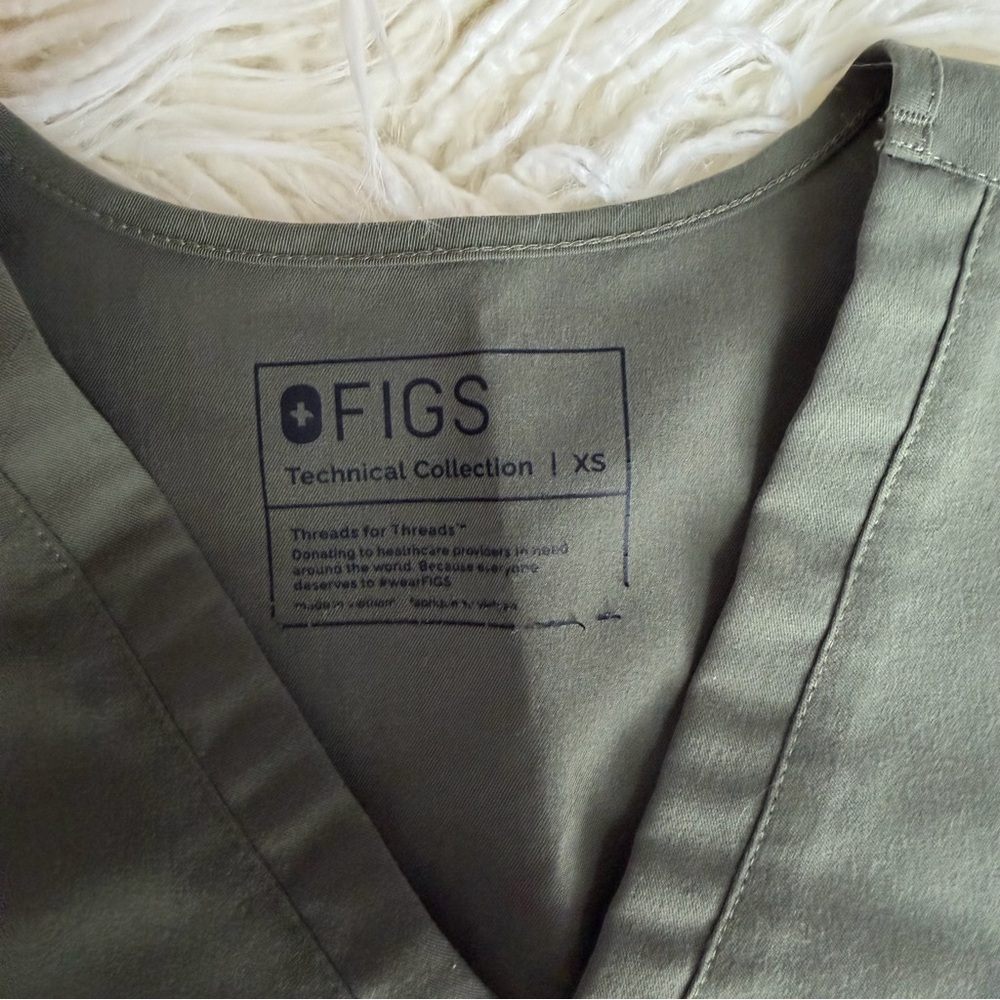 Figs Moss Catarina Scrub Top - Picture 3 of 4